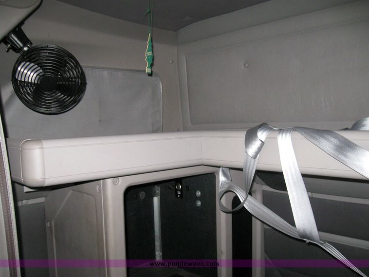 image for item 5686 1999 International 9200 single axle semi truck