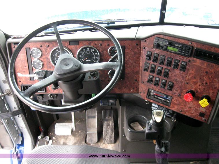 image for item 5686 1999 International 9200 single axle semi truck