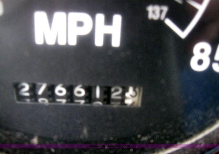 image for item 5686 1999 International 9200 single axle semi truck