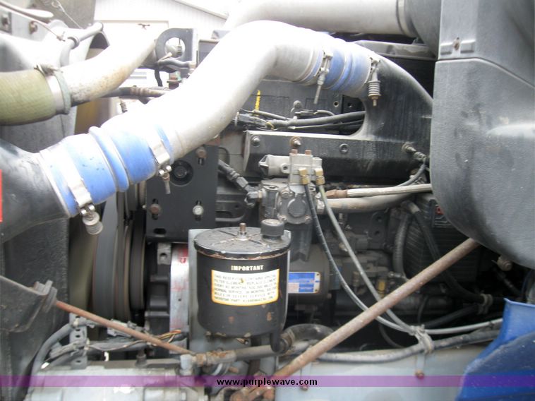 image for item 5686 1999 International 9200 single axle semi truck