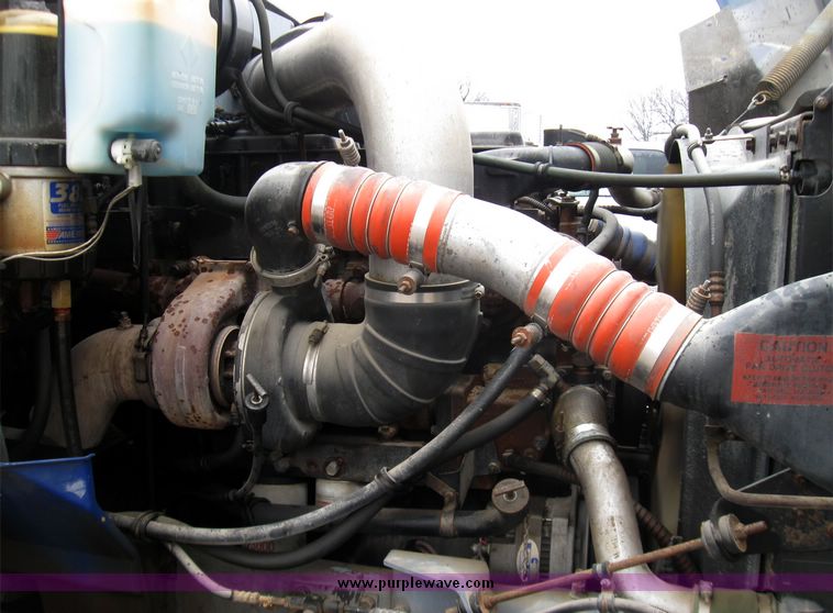 image for item 5686 1999 International 9200 single axle semi truck