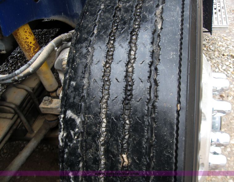 image for item 5686 1999 International 9200 single axle semi truck