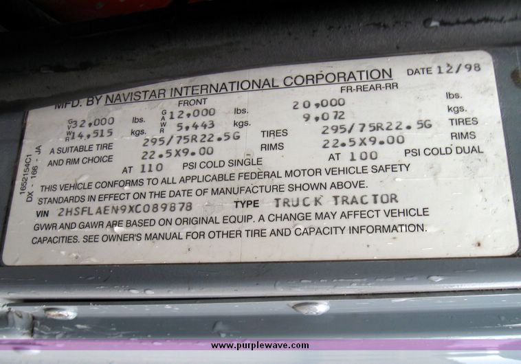 image for item 5686 1999 International 9200 single axle semi truck