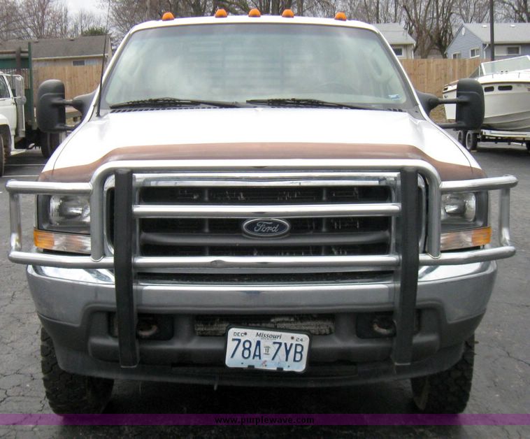 image for item 5689 2003 Ford F-450 Suder Duty pickup with DewEze bale bed