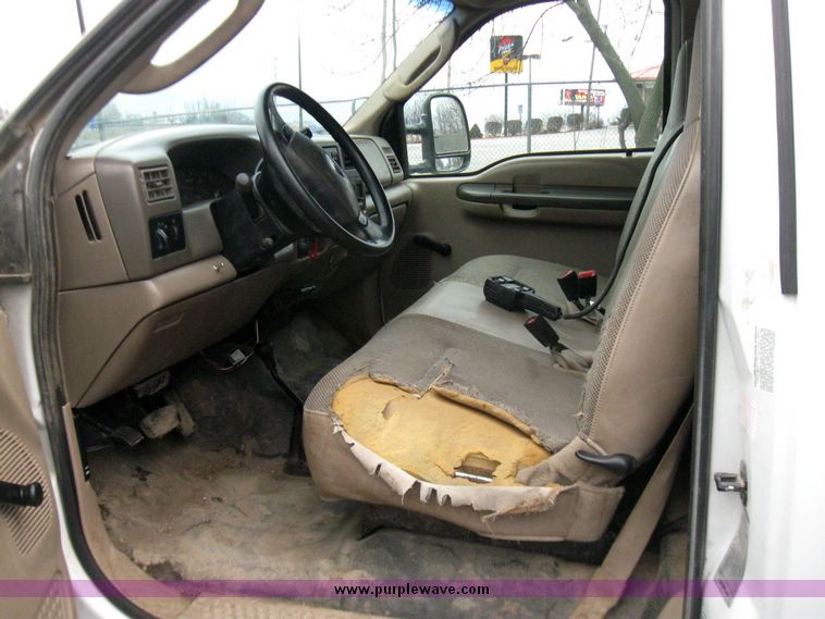 image for item 5689 2003 Ford F-450 Suder Duty pickup with DewEze bale bed