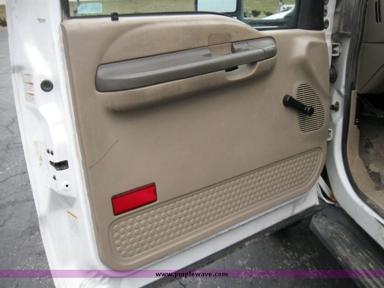 image for item 5689 2003 Ford F-450 Suder Duty pickup with DewEze bale bed