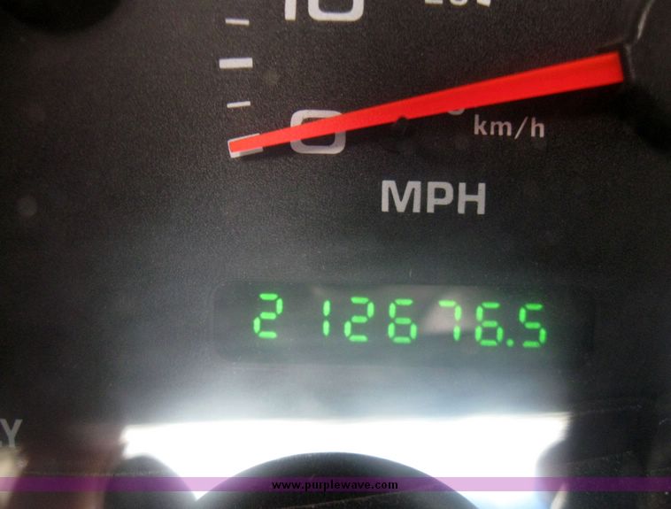 image for item 5689 2003 Ford F-450 Suder Duty pickup with DewEze bale bed