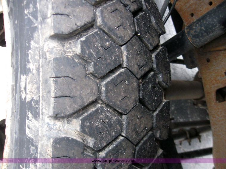 image for item 5689 2003 Ford F-450 Suder Duty pickup with DewEze bale bed