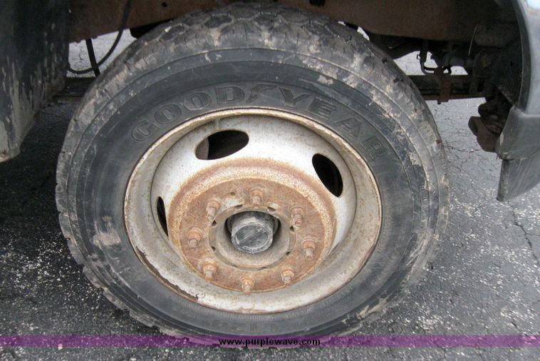 image for item 5689 2003 Ford F-450 Suder Duty pickup with DewEze bale bed