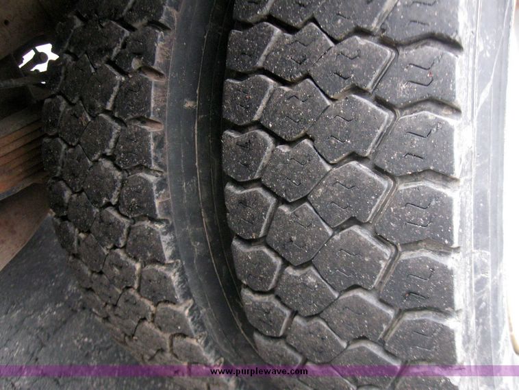 image for item 5689 2003 Ford F-450 Suder Duty pickup with DewEze bale bed