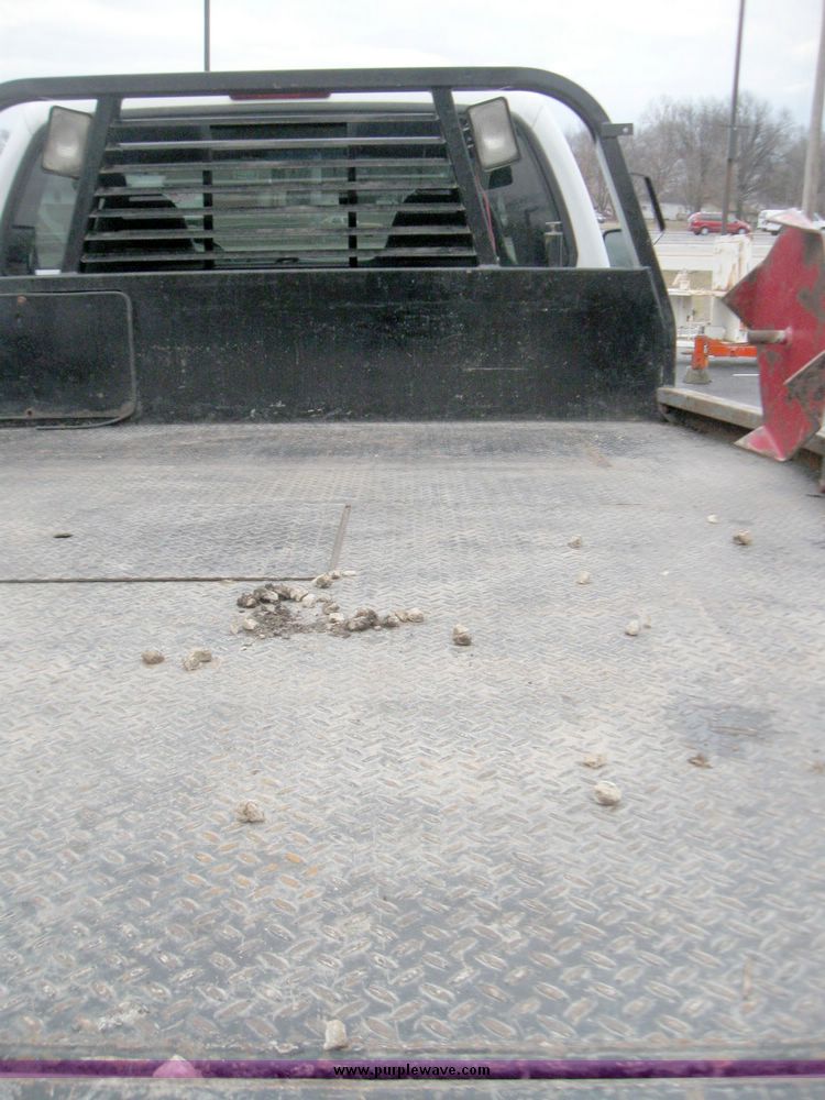 image for item 5689 2003 Ford F-450 Suder Duty pickup with DewEze bale bed