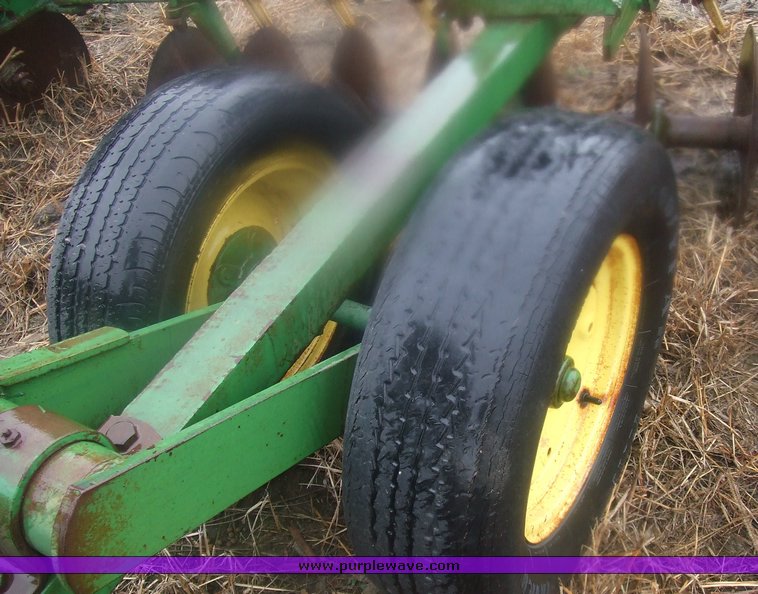 image for item 6685 John Deere BWA 18' tandem disc with wings