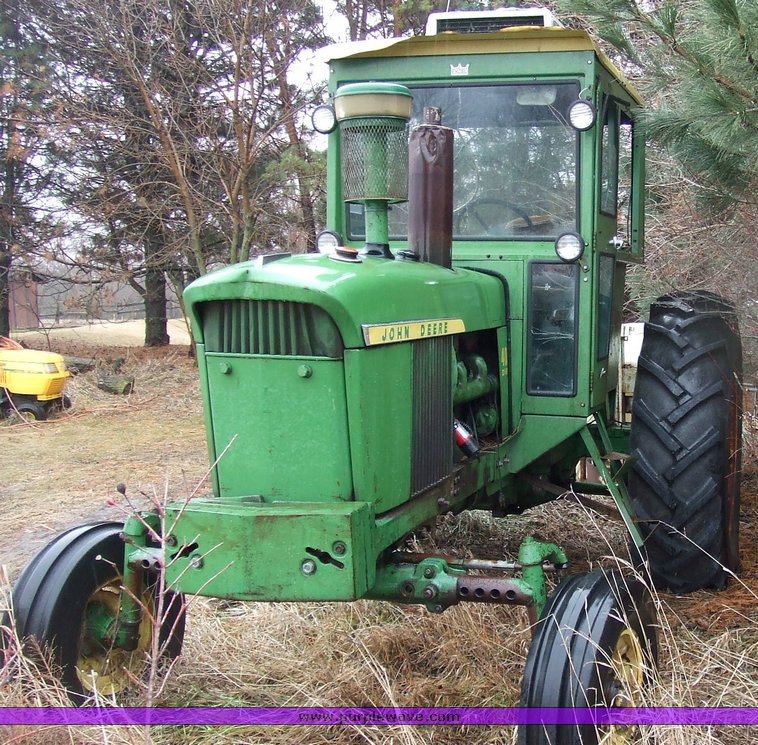 image for item 6689 John Deere 4020 tractor