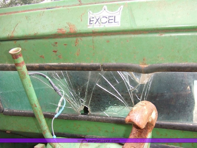 image for item 6689 John Deere 4020 tractor