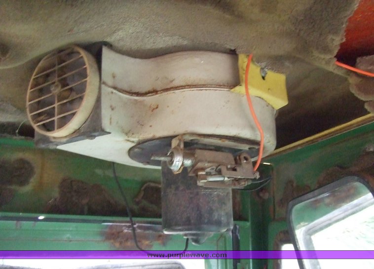 image for item 6689 John Deere 4020 tractor