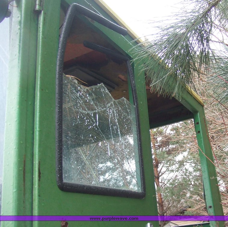 image for item 6689 John Deere 4020 tractor