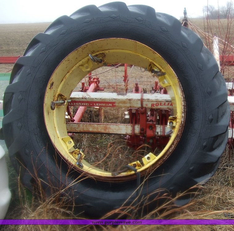 image for item 6689 John Deere 4020 tractor