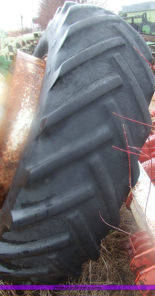 image for item 6689 John Deere 4020 tractor