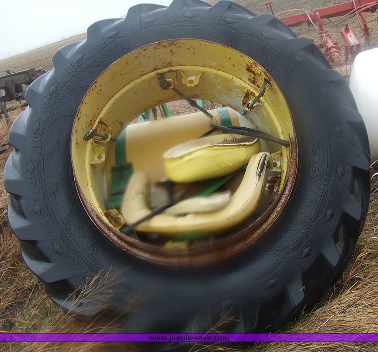 image for item 6689 John Deere 4020 tractor