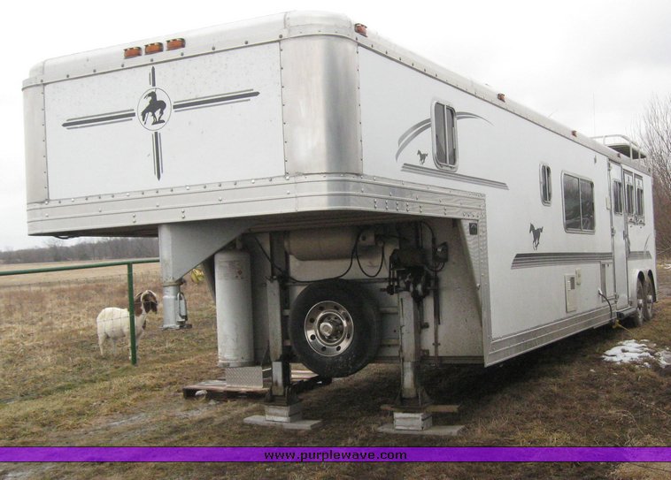 image for item 7724 1986 Touch of Class three horse slant trailer with living quarters