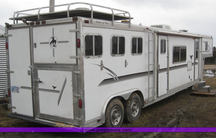 image for item 7724 1986 Touch of Class three horse slant trailer with living quarters