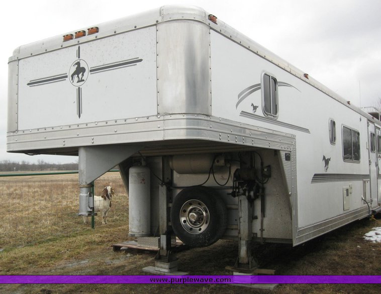 image for item 7724 1986 Touch of Class three horse slant trailer with living quarters