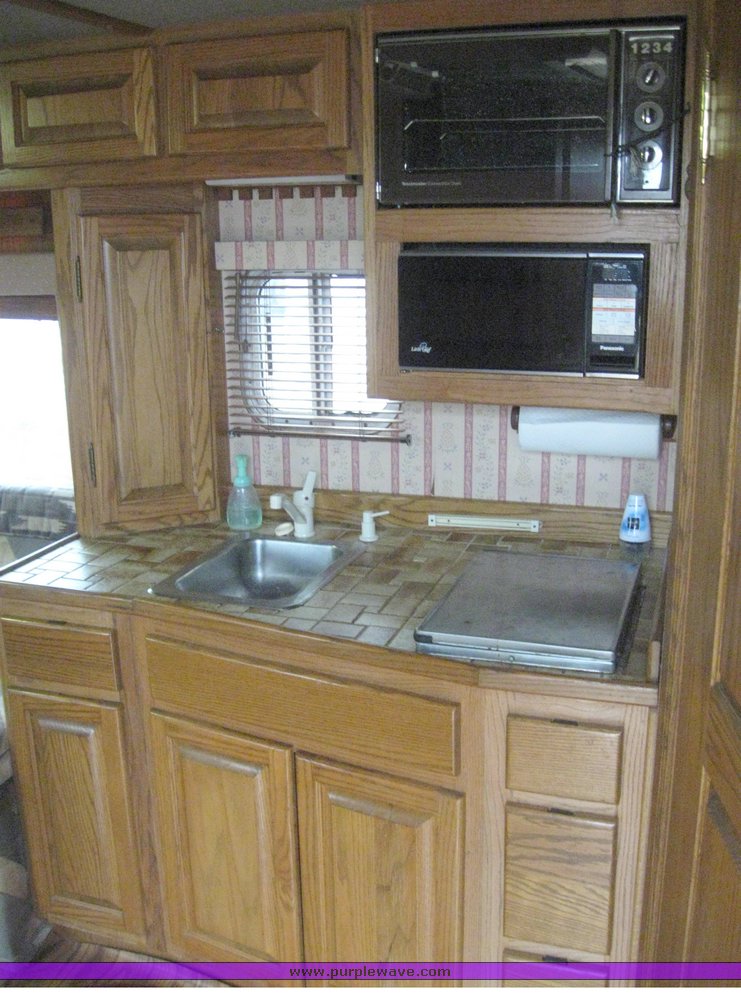 image for item 7724 1986 Touch of Class three horse slant trailer with living quarters