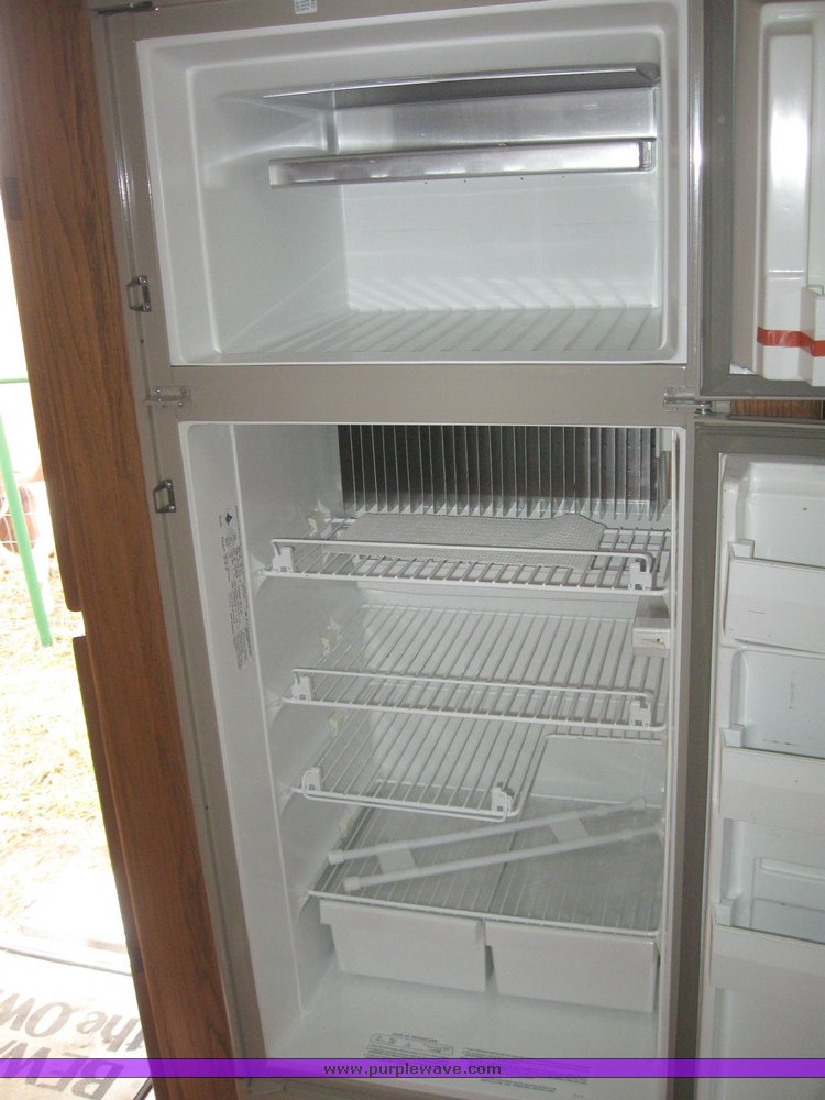 image for item 7724 1986 Touch of Class three horse slant trailer with living quarters