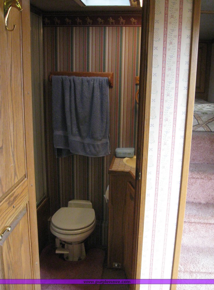 image for item 7724 1986 Touch of Class three horse slant trailer with living quarters