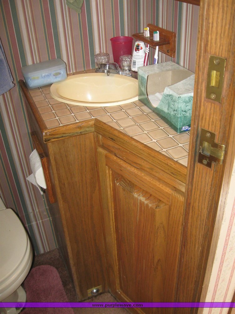 image for item 7724 1986 Touch of Class three horse slant trailer with living quarters