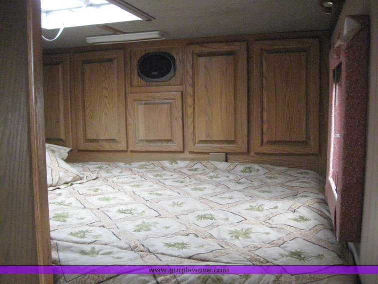 image for item 7724 1986 Touch of Class three horse slant trailer with living quarters