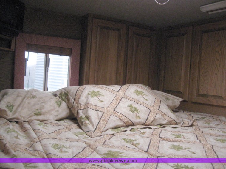 image for item 7724 1986 Touch of Class three horse slant trailer with living quarters