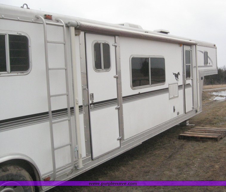 image for item 7724 1986 Touch of Class three horse slant trailer with living quarters