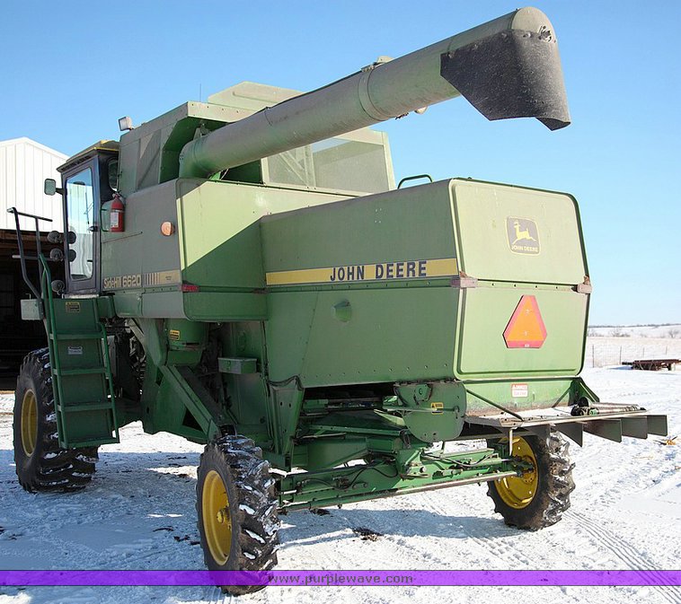 image for item 9100 1984 John Deere 6620 SideHill combine