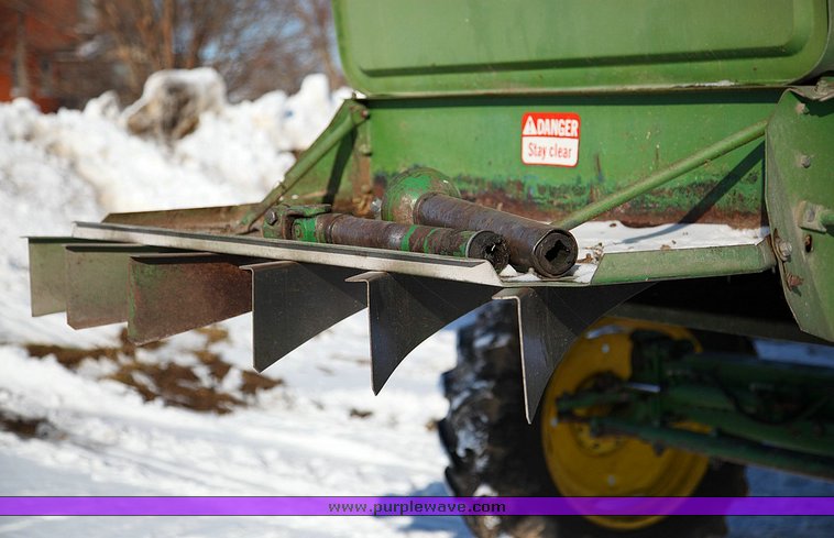 image for item 9100 1984 John Deere 6620 SideHill combine