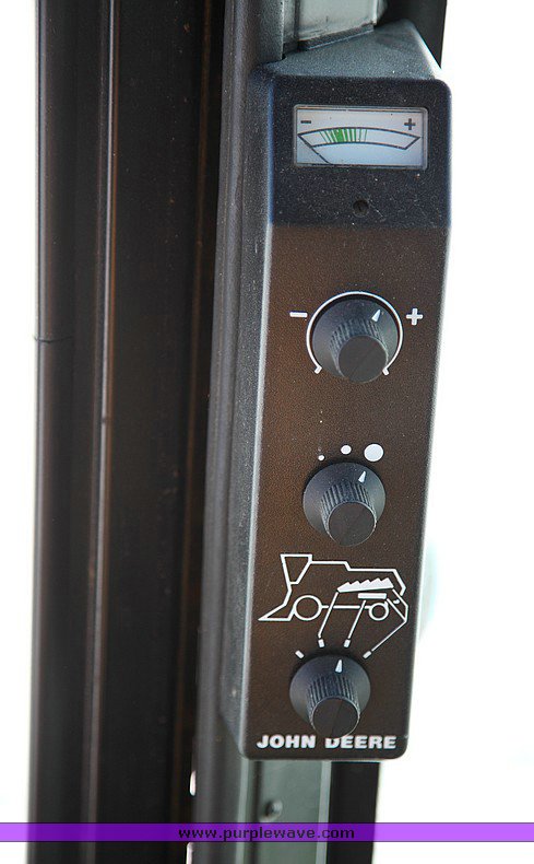 image for item 9100 1984 John Deere 6620 SideHill combine