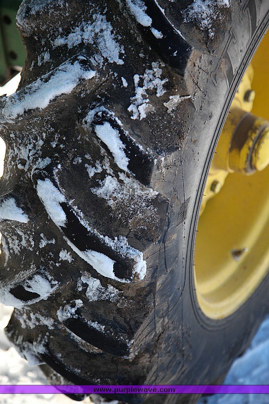 image for item 9100 1984 John Deere 6620 SideHill combine