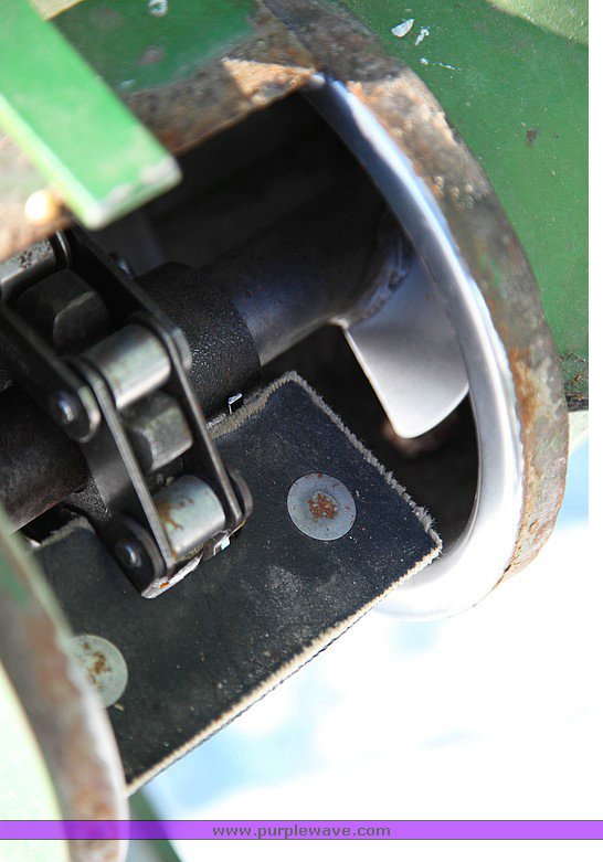 image for item 9100 1984 John Deere 6620 SideHill combine