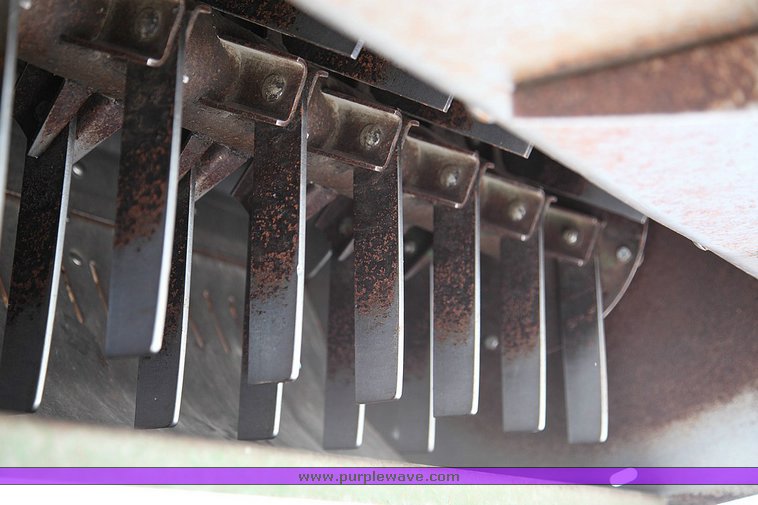 image for item 9100 1984 John Deere 6620 SideHill combine