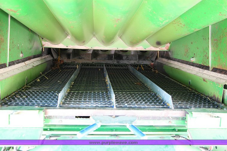 image for item 9100 1984 John Deere 6620 SideHill combine