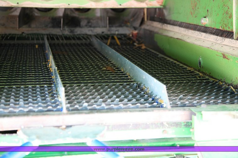 image for item 9100 1984 John Deere 6620 SideHill combine