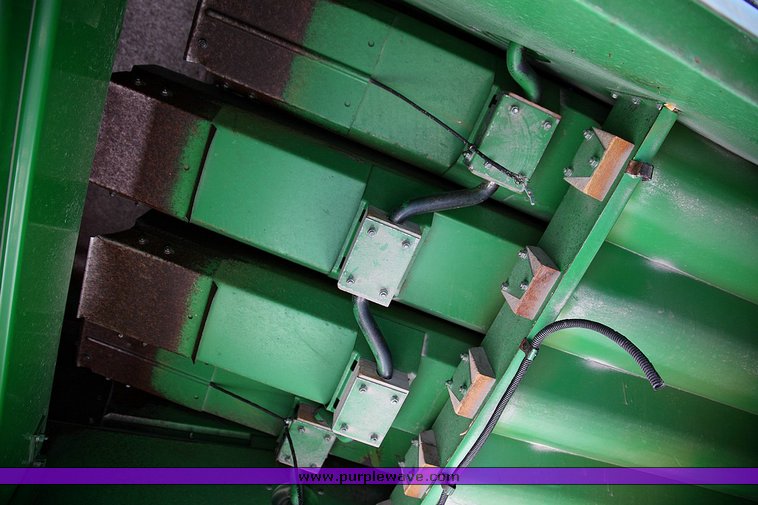 image for item 9100 1984 John Deere 6620 SideHill combine