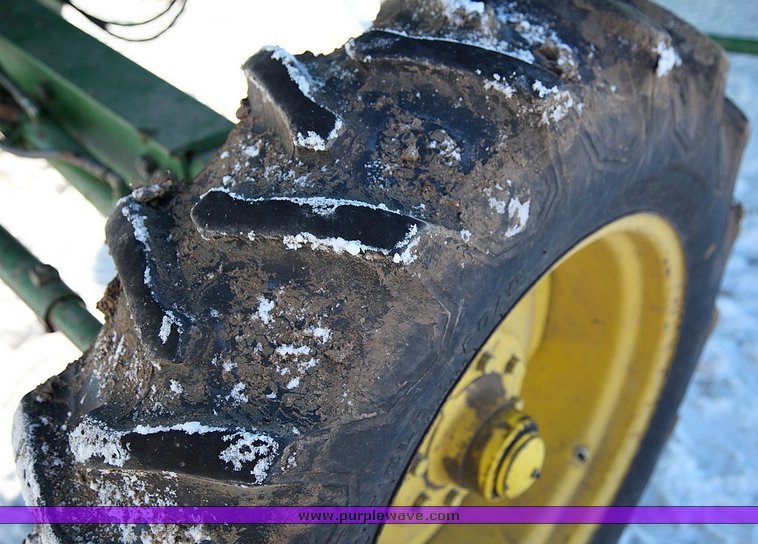 image for item 9100 1984 John Deere 6620 SideHill combine