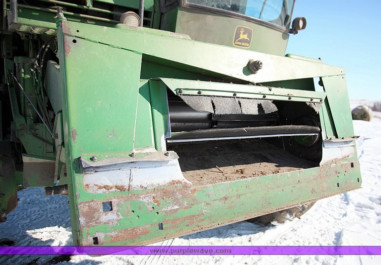 image for item 9100 1984 John Deere 6620 SideHill combine