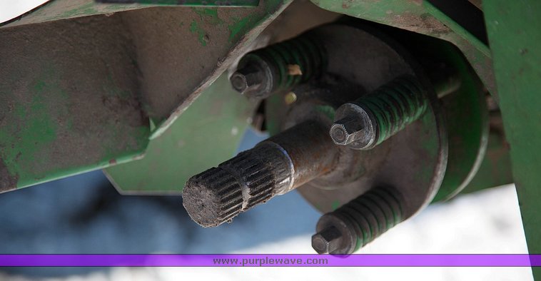 image for item 9100 1984 John Deere 6620 SideHill combine