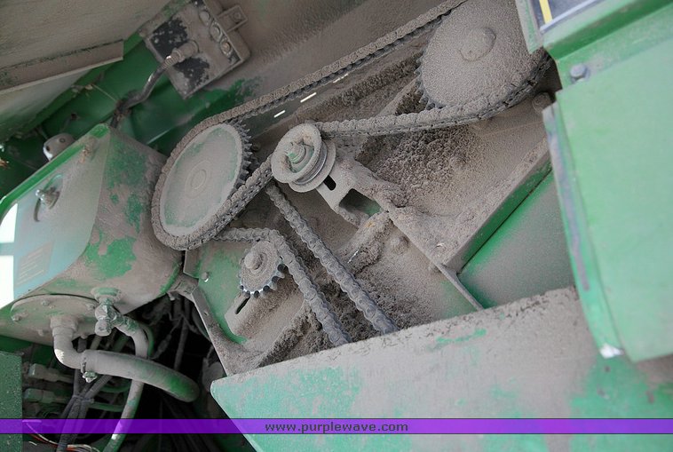 image for item 9100 1984 John Deere 6620 SideHill combine