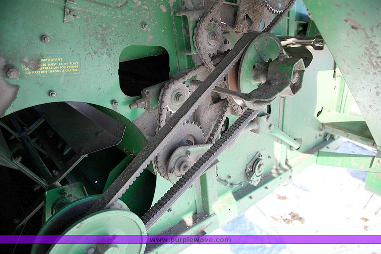 image for item 9100 1984 John Deere 6620 SideHill combine