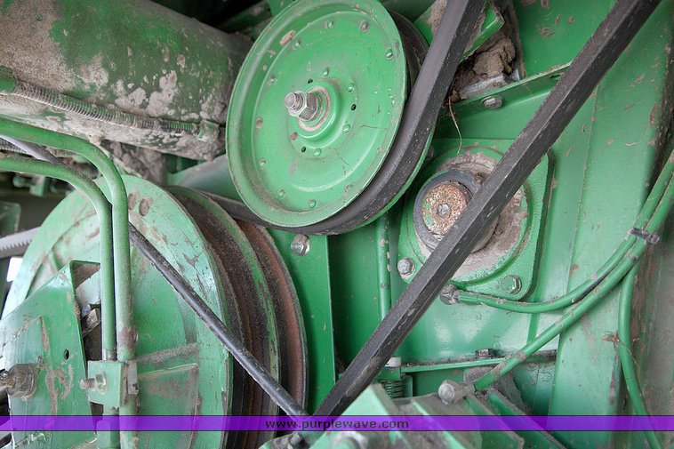 image for item 9100 1984 John Deere 6620 SideHill combine