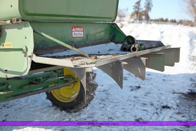 image for item 9100 1984 John Deere 6620 SideHill combine