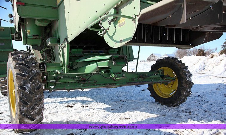 image for item 9100 1984 John Deere 6620 SideHill combine